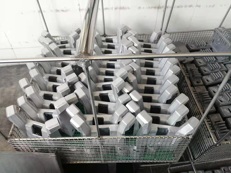 汽车发动机外壳零件清洗后效果图